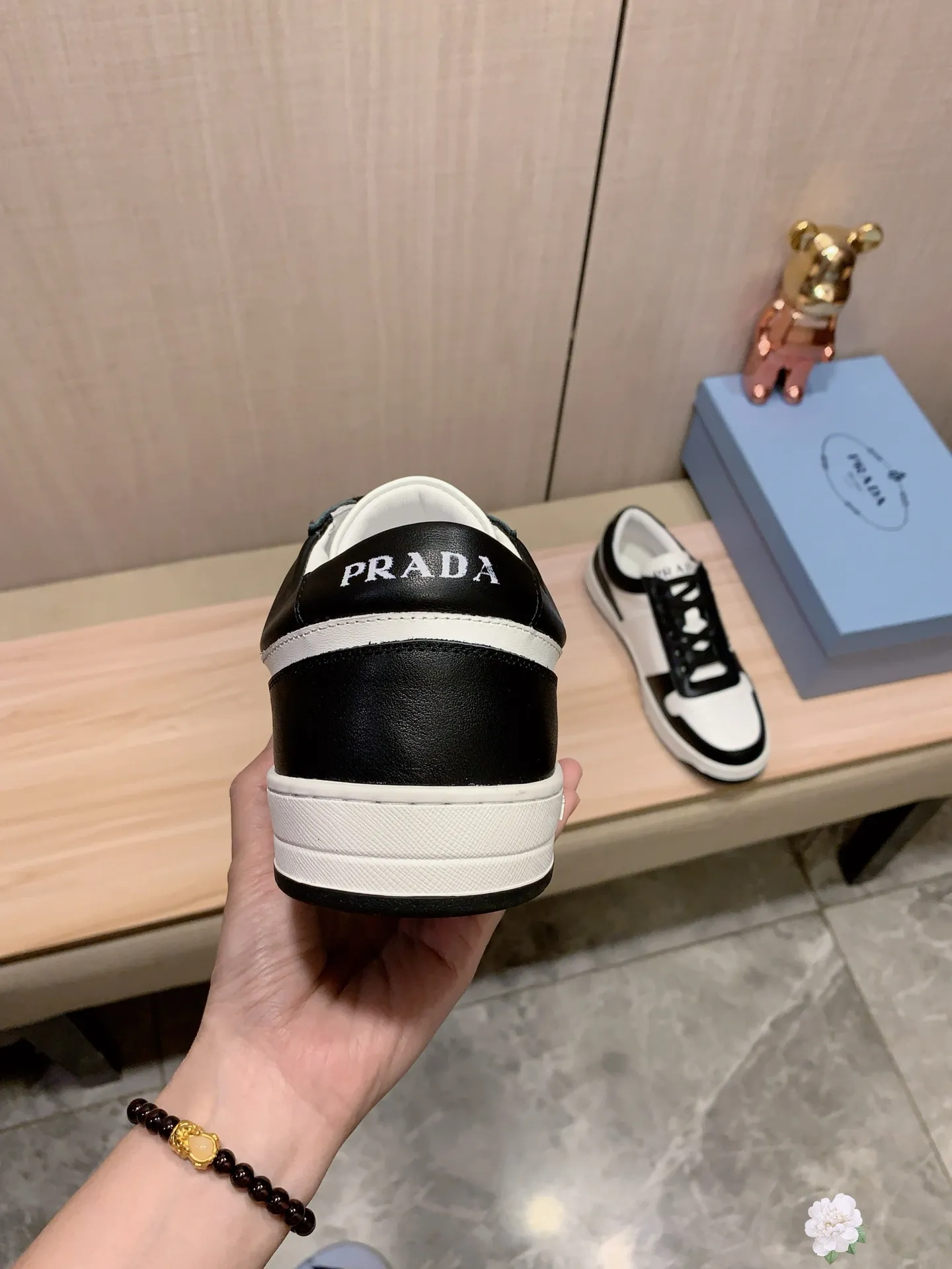 Men's Men's Shoes💰442💰💰🎩🎩[Lightning][Lightning] "PRADA*" The latest and most popular casual shoes, top brand [seduce] luxury ~ purchasing agency, top quality ~. [Strong] The upper is made of imported breathable cowhide material ➕ breathable sheepskin feet (•) with fine workmanship. The original stylish and stylish soft rubber wear-resistant and non-slip outsole is light and comfortable on the feet. The real thing looks better when photographed in real life. 226: code: 38-44, white and black 4️⃣ colors selected
